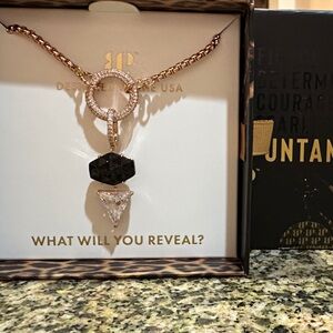 Elegant Black and Gold Necklace